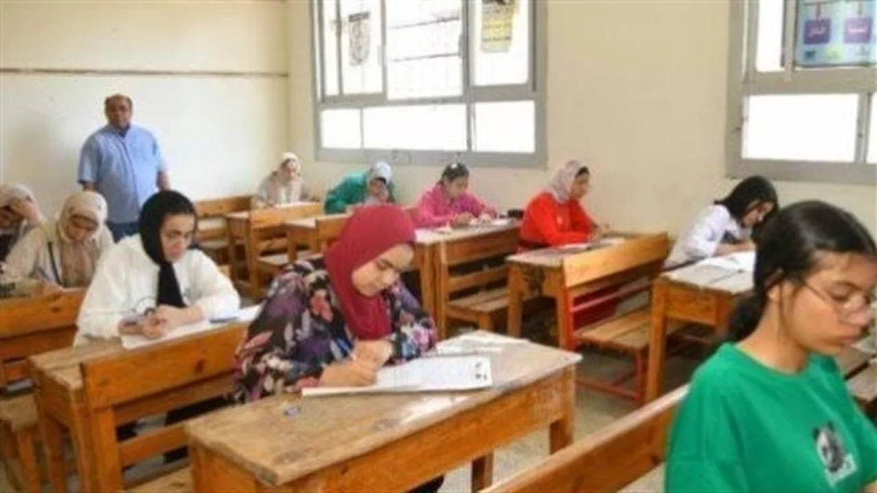 رابط المديريات التعليمية.. موعد إعلان نتائج الشهادة الإعدادية في جميع المحافظات المصدر: https://www.almasryalyoum.com/news/details/3362624